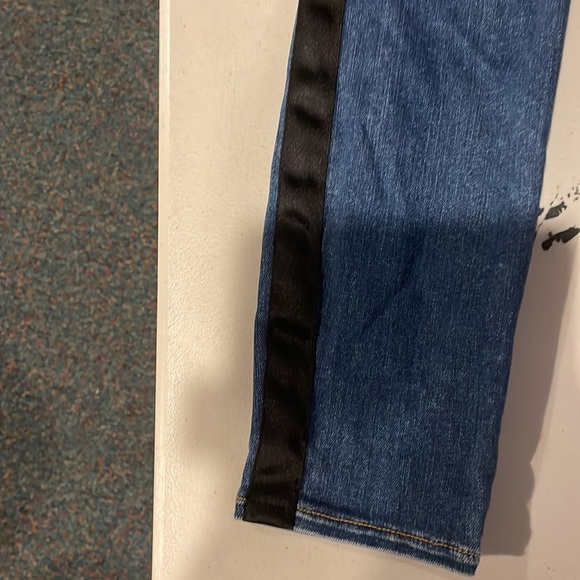 NWOT L’AGENCE SKINNIES WITH BLACK SATEEN STRIP DOWN THE SIDES!! - Picture 4 of 7
